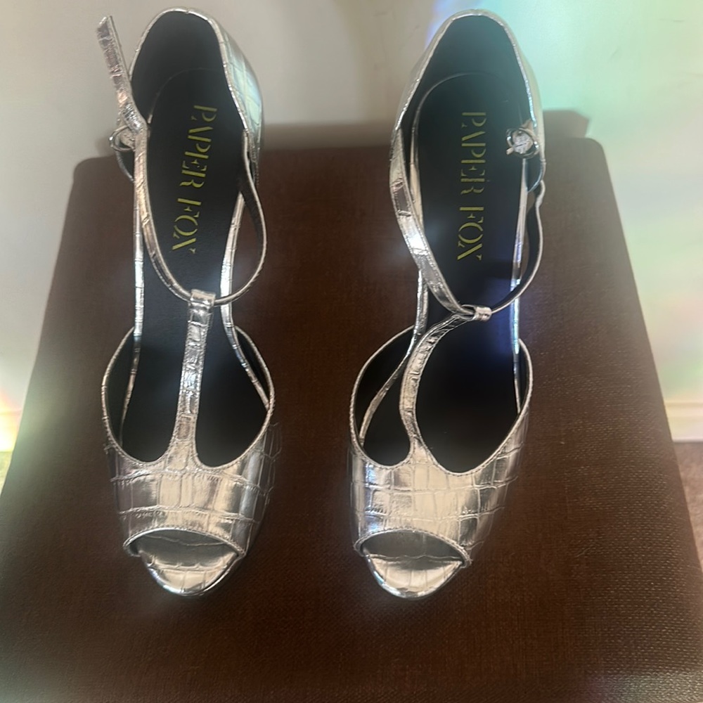 PaperFox Silver Stilettos for Party-goers!